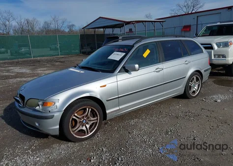 2002 BMW 325Xit z USA, uszkodzony, nr VIN WBAEP33482PF00144